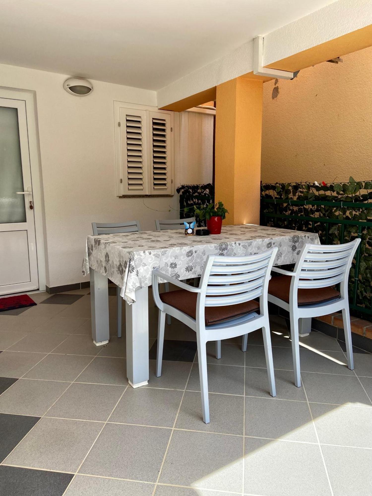 מאלי לוסיניי Apartments Leila מראה חיצוני תמונה