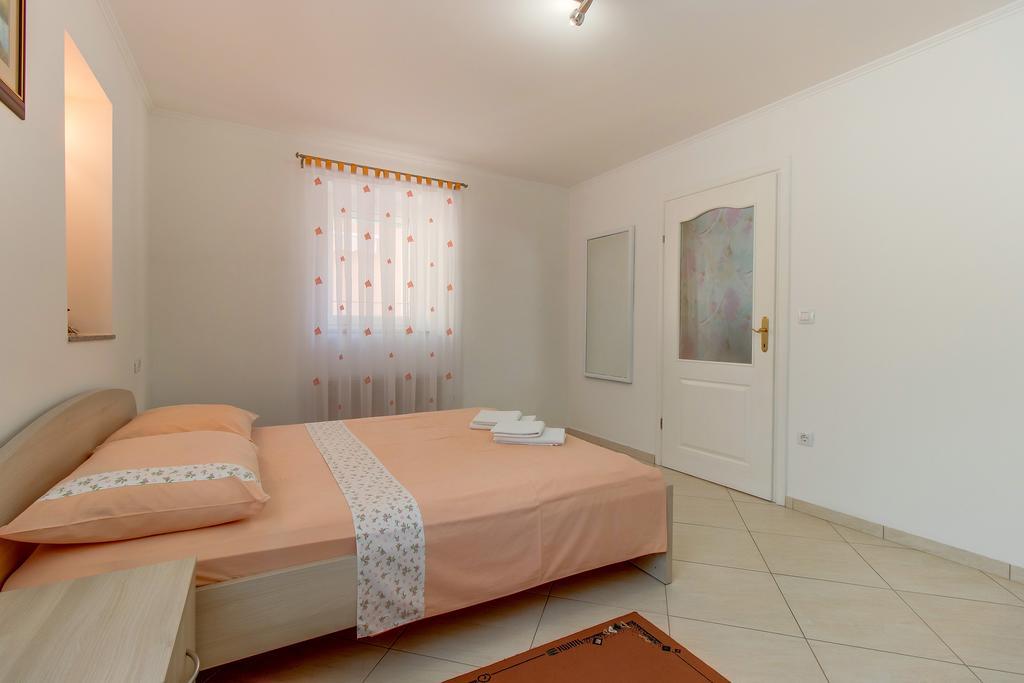מאלי לוסיניי Apartments Leila מראה חיצוני תמונה
