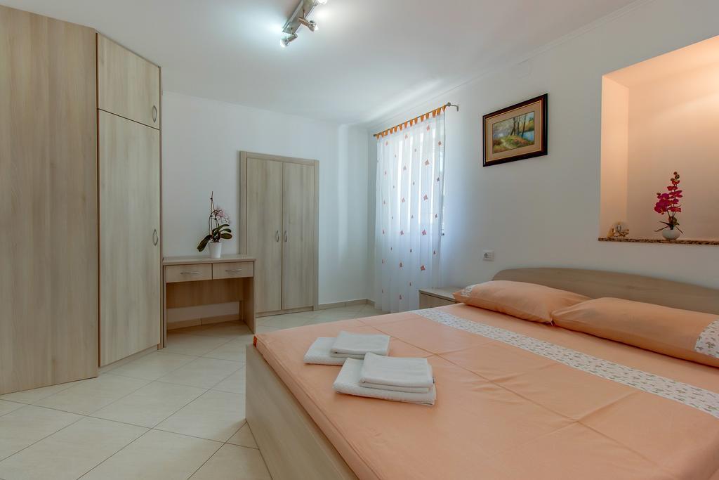 מאלי לוסיניי Apartments Leila מראה חיצוני תמונה