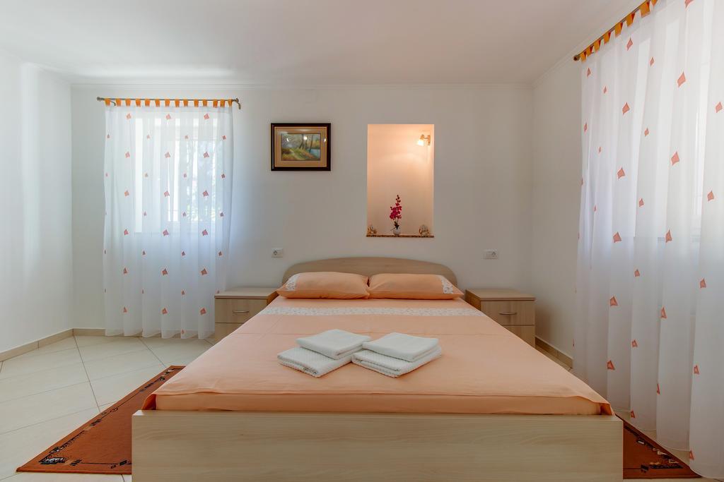 מאלי לוסיניי Apartments Leila מראה חיצוני תמונה