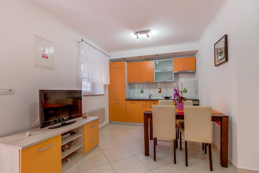 מאלי לוסיניי Apartments Leila מראה חיצוני תמונה