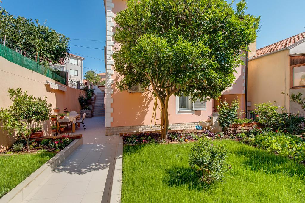מאלי לוסיניי Apartments Leila מראה חיצוני תמונה