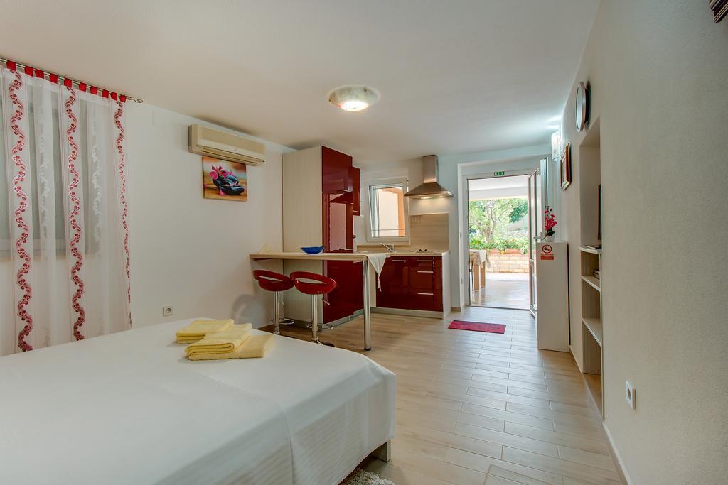 מאלי לוסיניי Apartments Leila מראה חיצוני תמונה